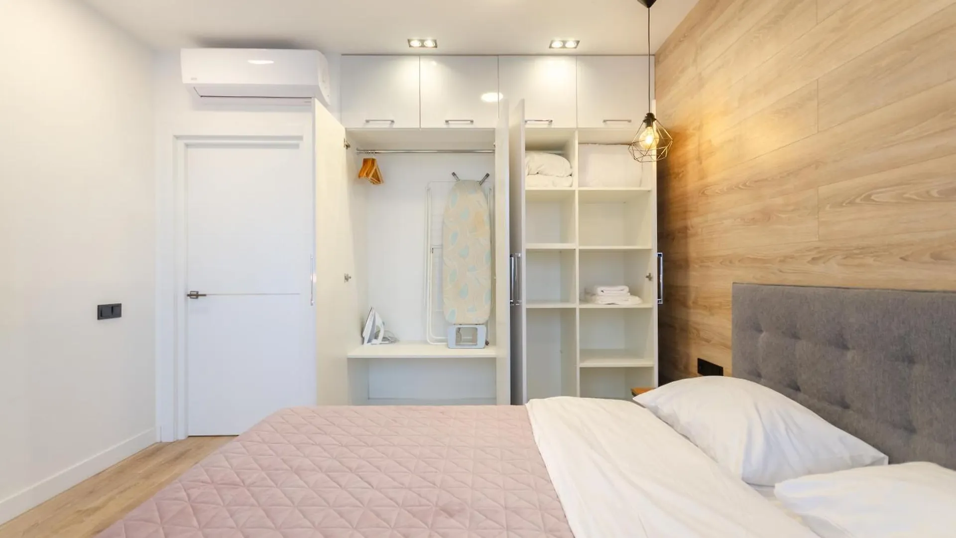 Petrovdom Apartments 20-216 In Rc New York Concept House, Antonovycha 74 Kijev 0*,
